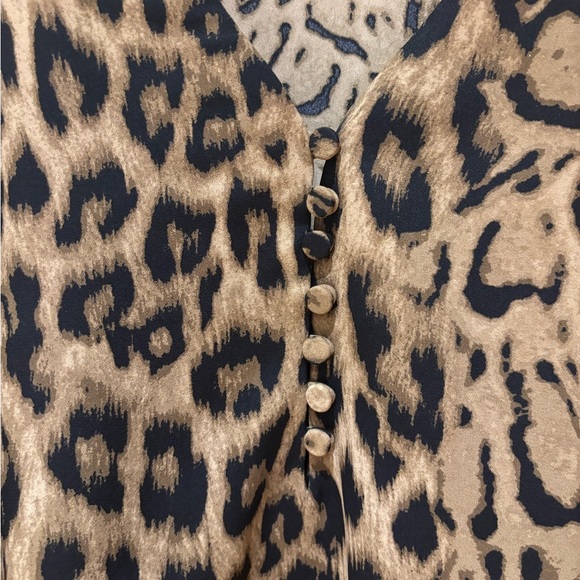 Express Animal Print Blouse - Picture 4 of 5